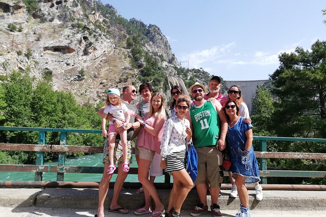 Green Canyon: 5 Hours Boat Trip with Lunch and Soft Drinks - Lunch at the Riverside Restaurant: Choices and Atmosphere