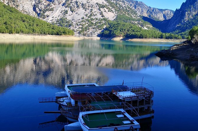 Green Canyon Boat Trip, Soft Drinks and Lunch Include from Side - Lunch by the Dam Lake at a Riverside Restaurant