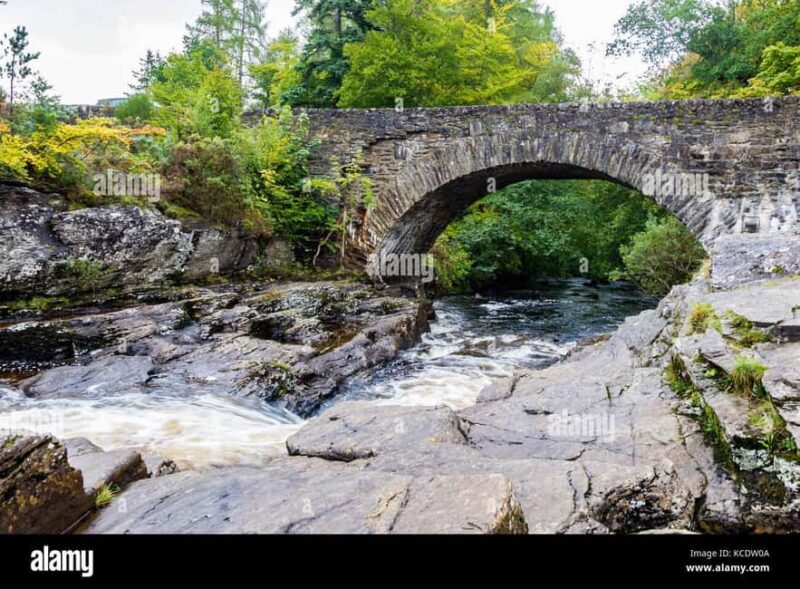 Greenock: Loch Lomond, Luss, and Stirling Castle Tour - Exploring the Village of Luss and Its Viking Graveyard