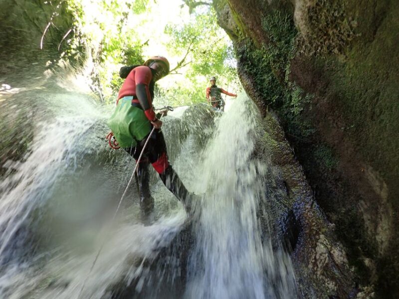 Grenoble: Discover canyoning in the Vercors. - The Approach Hike to the Canyon: A Slightly Sporty Challenge