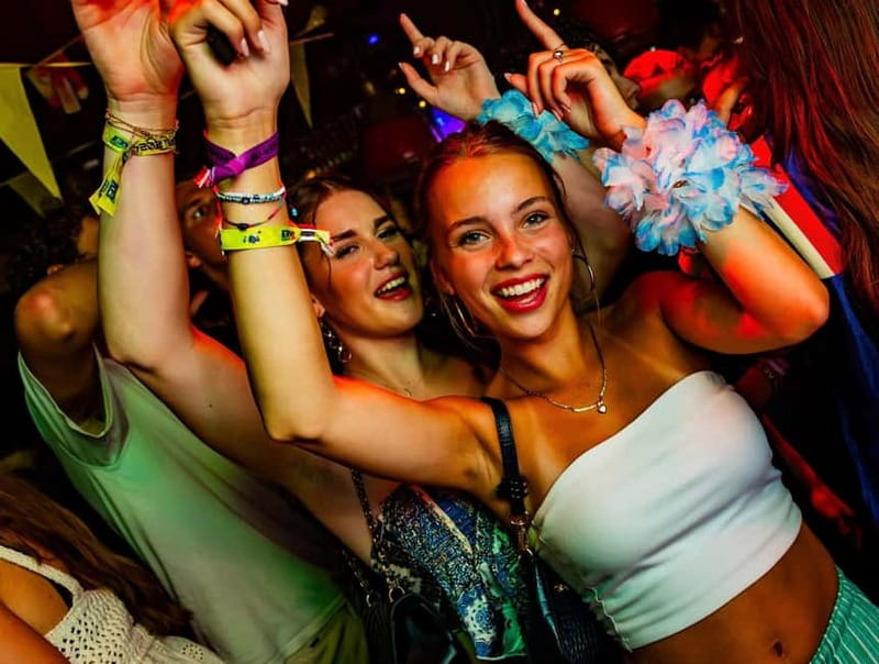 Groningen: Pub Crawl with Pub Quiz, Free Shots and Games - How the Pub Quiz Sets the Tone for the Night