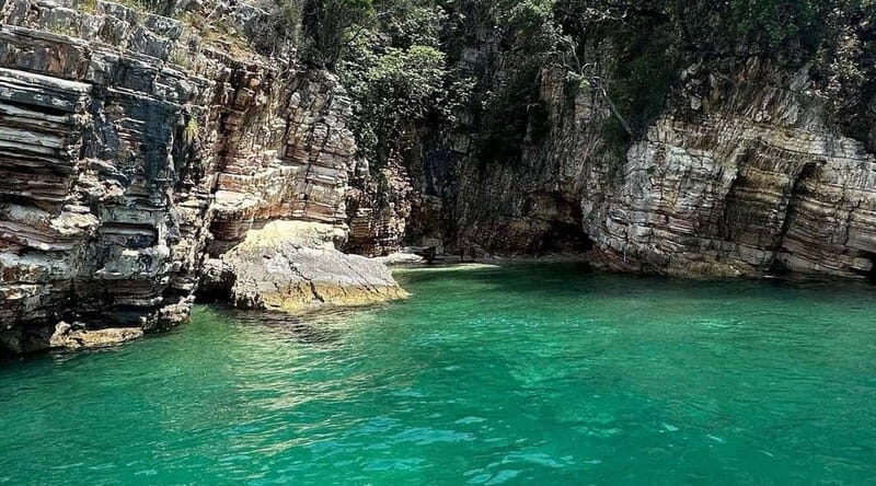 Group Tour 7 stops Saranda to Krorez Free Drink and Umbrella - The Boats: Modern, Well-Maintained, and Comfortable