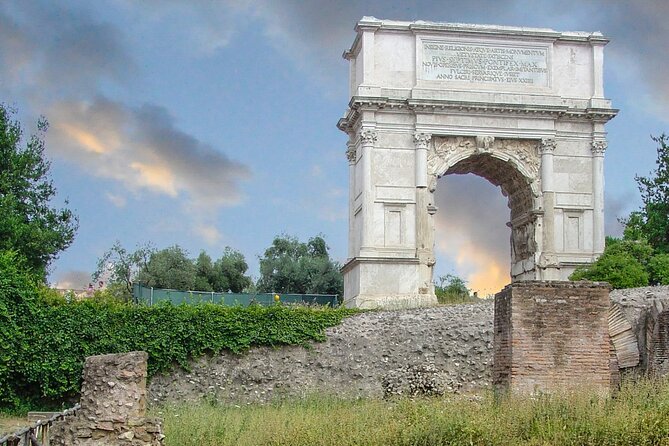 Group Tour: Colosseum, Roman Forum &Palatine Hill guided Tour - Discovering the Roman Forum’s Ancient Streets