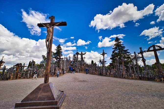 Group Tour: Hill of Crosses, Rundale Palace & Bauska Castle - Visiting the Hill of Crosses: A Poignant Symbol of Faith