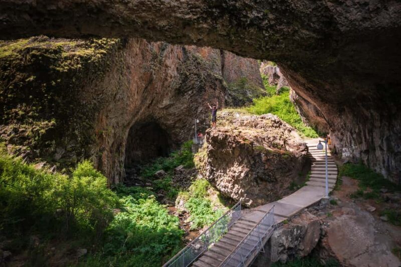 Group tour: Khor Virap, Noravank, Jermuk, Areni wine tasting - Discovering the Noravank Monastery amid Red Mountains