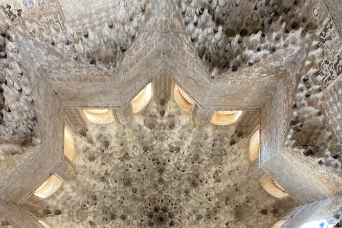 Group visit to the Alhambra and Generalife (tickets included) - Key Points