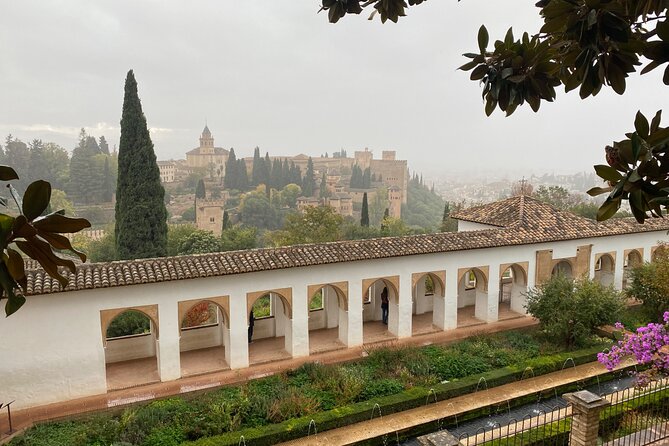Group visit to the Alhambra and Generalife (tickets included) - The Alcazaba Fortress and Its Views