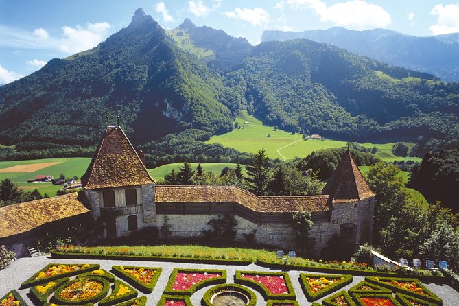 Gruyères Tour from Geneva With Train, Chocolate and Cheese - Scenic Journey on the Golden Pass Panoramic Express