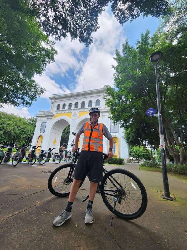 Guadalajara: Bicycle tour of the city visiting places of interest. - The Tour’s Notable Architectural and Political Landmarks