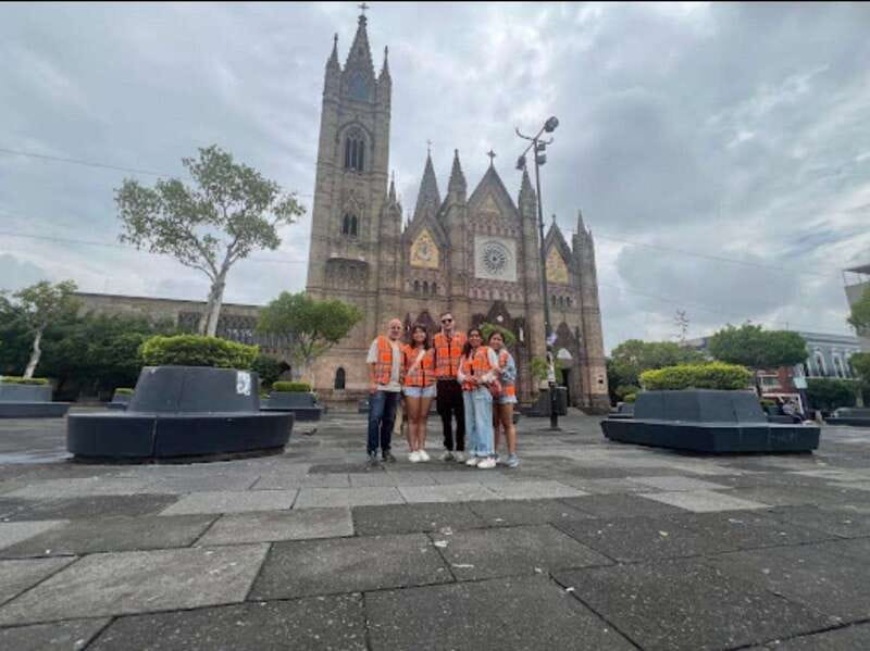 Guadalajara: Bicycle tour of the city visiting places of interest. - The Experience of the Guides and Overall Atmosphere