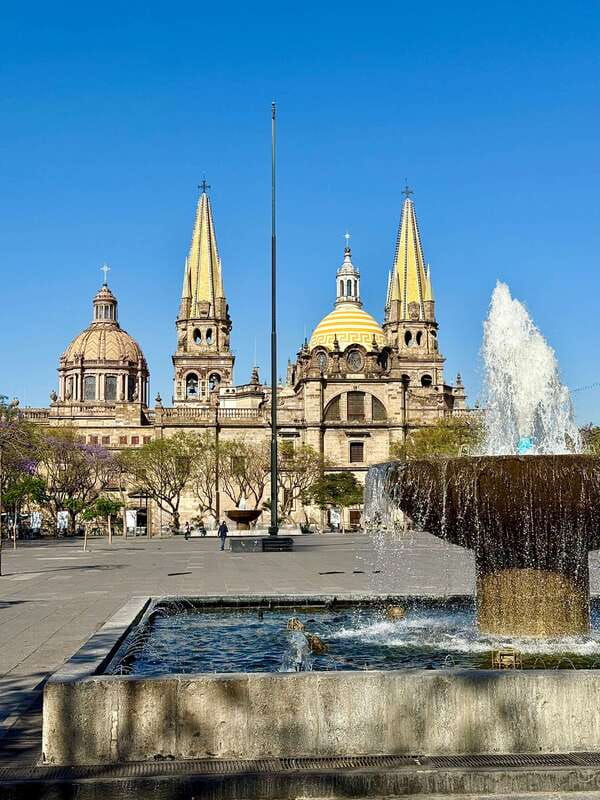 Guadalajara City Center Walking Tour - Exploring the Historic Monuments and Government Palaces
