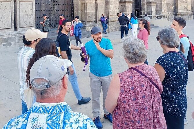 Guadalajara City Center Walking Tour - Honoring Local Heroes at Rotonda de Los Jaliscienses Ilustres