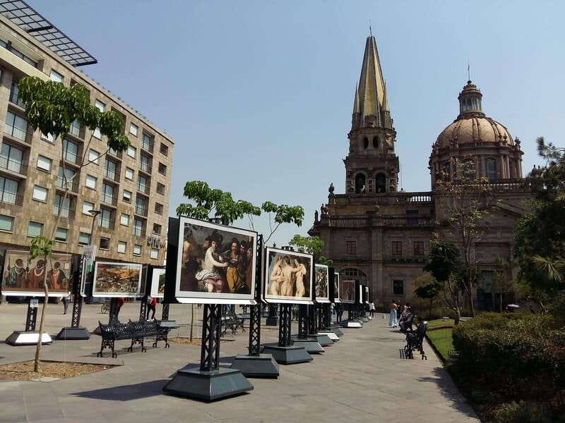 Guadalajara: Culture, Architecture, and Market Walking Tour - Visiting Guadalajara Cathedral and Plaza Guadalajaras Iconic Landmarks