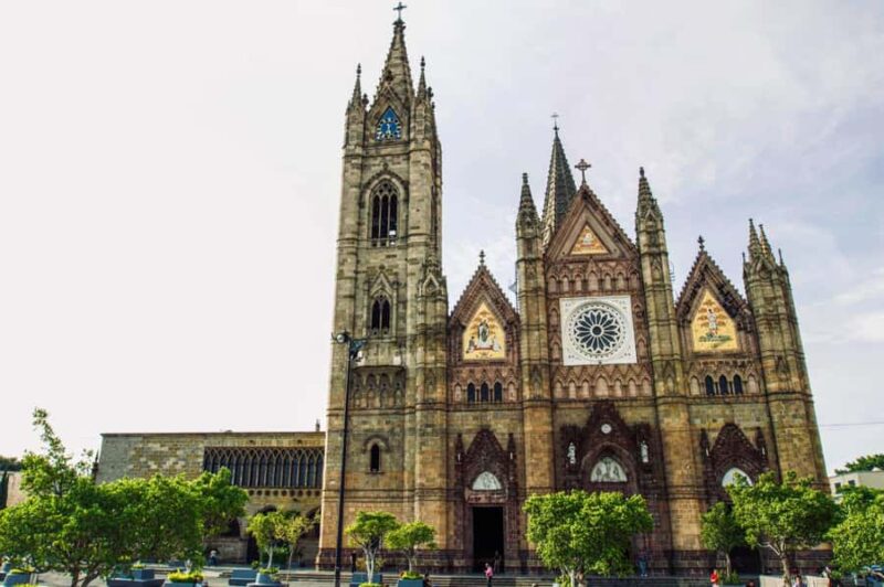 Guadalajara Family Adventure - Private Walking Tour - Starting Point at La Hamburguesería Central