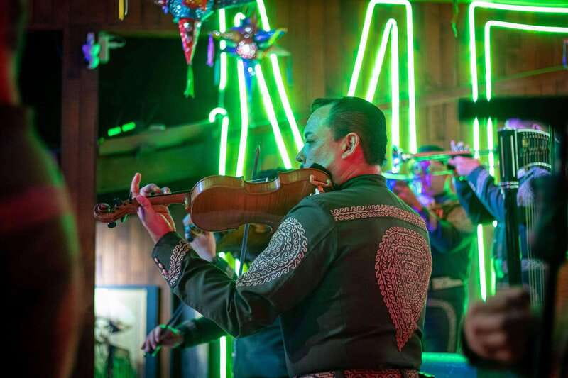 Guadalajara: Guided Tlaquepaque Night Tour with Hotel Pickup - Discover Guadalajaras Nightlife on a Guided Tlaquepaque Tour