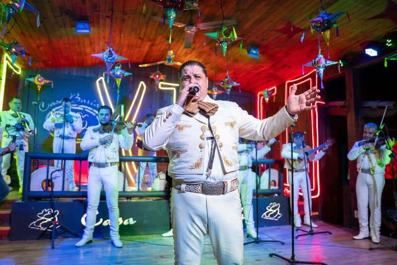 Guadalajara: Guided Tlaquepaque Night Tour with Hotel Pickup - Touring Guadalajara’s Iconic Landmarks at Night