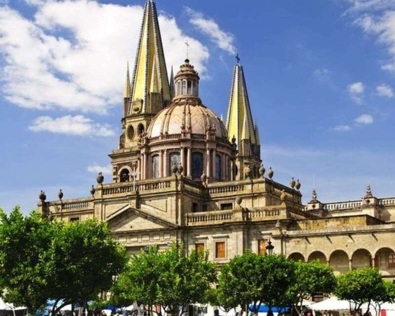 Guadalajara : Highlights Walking Tour With A Guide - Key Points