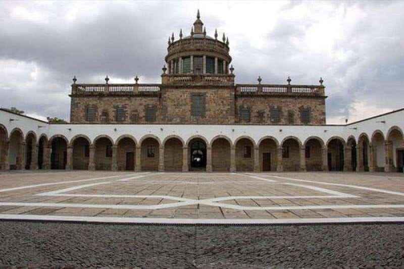 Guadalajara : Highlights Walking Tour With A Guide - Discovering the Instituto Cultural de Cabañas