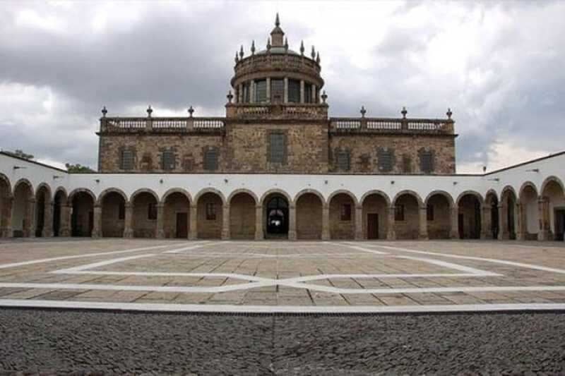 Guadalajara : Highlights Walking Tour With A Guide - Visiting Colonia Americana and the Hospicio Cabañas