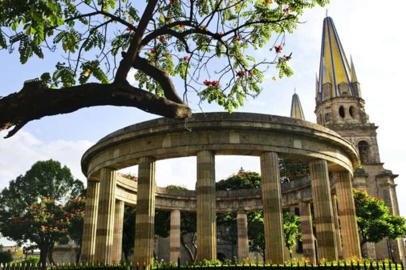 Guadalajara: Private custom tour with a local guide - Multilingual Options and Accessibility Features