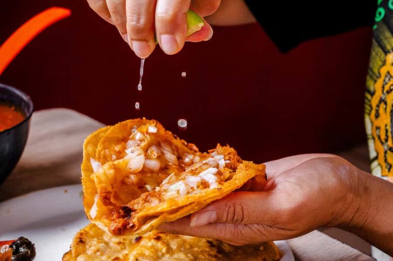 Guadalajara: Tapatio Tastes Food Tour with 13+ Tastings - Discovering local quesadillas, sopita de frijoles, and carne en su jugo