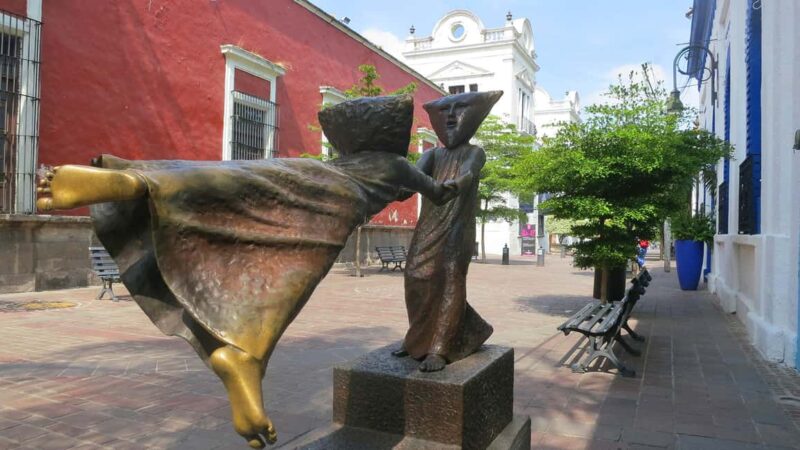 Guadalajara: Tlaquepaque Walking Tour - Religious and Civic Landmarks: Churches and Town Hall
