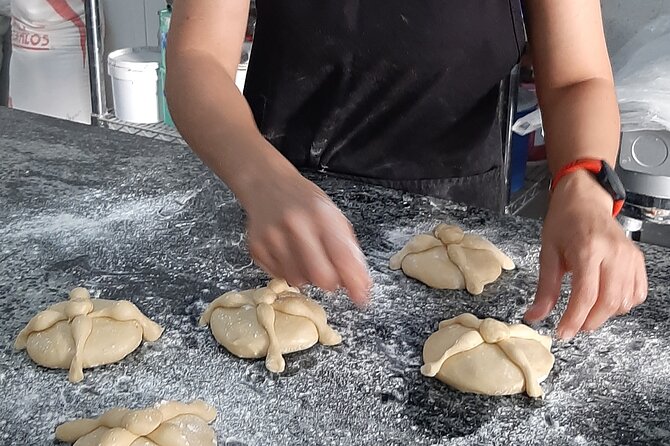 Guadalajara Tour - Artistic Sculptures at La Sala de los Magos y los Magos Universales