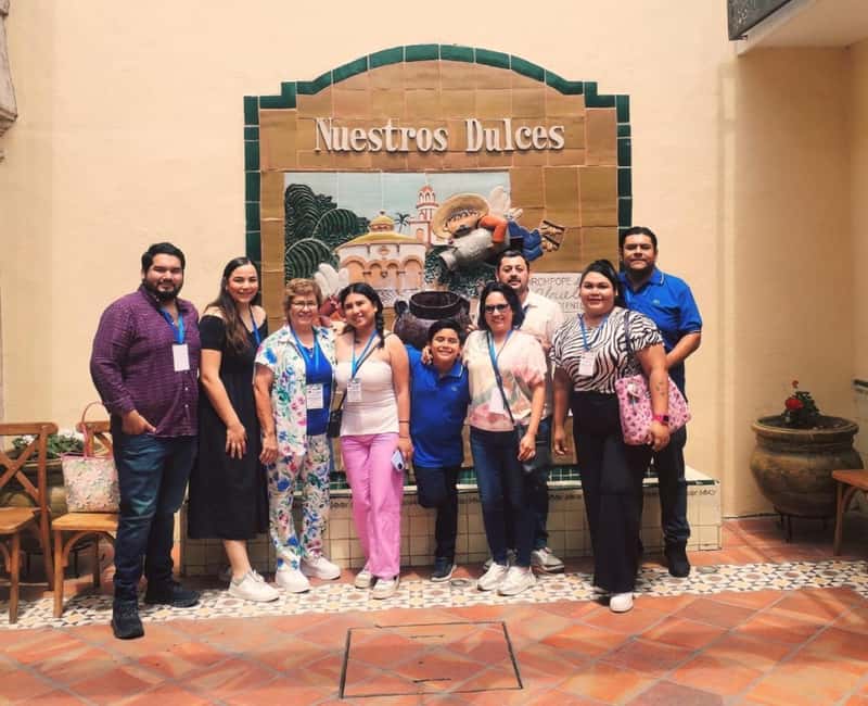 Guadalajara:Tlaquepaque Tramway Tour +Tile Painting & Drinks - Decorate Your Own Tile at Azulejos Talavera Cantú