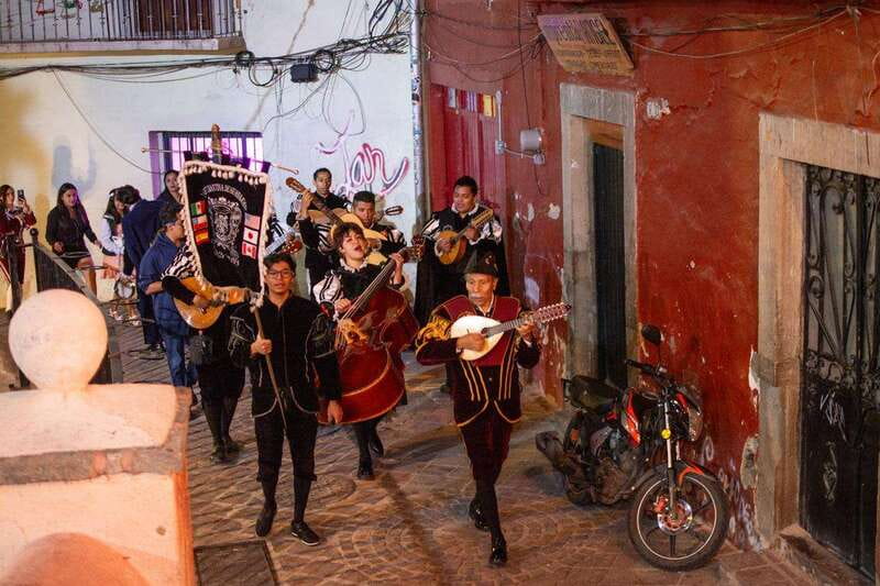 Guanajuato: Night Walk with the Estudiantina - Explore Guanajuato’s Night Atmosphere with the Estudiantina