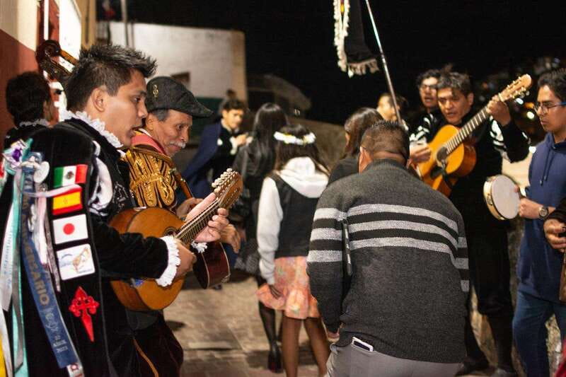 Guanajuato: Night Walk with the Estudiantina - The Salto del Mono Dance Show: A Night Highlight