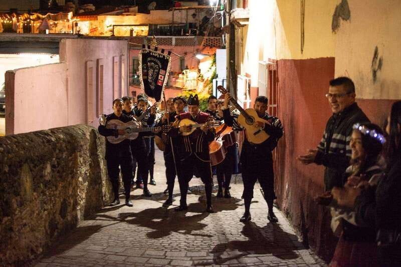 Guanajuato: Night Walk with the Estudiantina - Exploring the Callejón del Beso and Its Legends