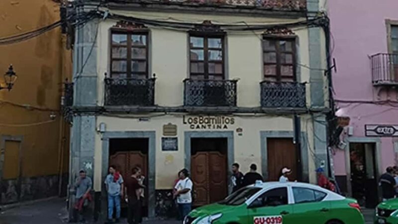 Guanajuato: Sips of History, Mezcal, and Legends - Reflecting at Bar Luna: The Student and Artistic Hub