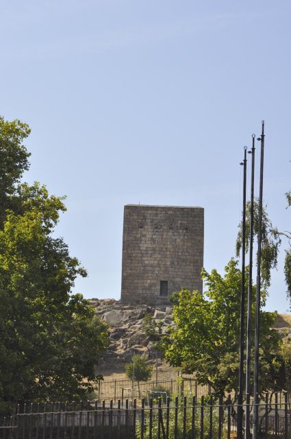 Guarda Tour: Exploring Timeless Stories of its Giants - Visiting the District Archives and the Santa Clara School