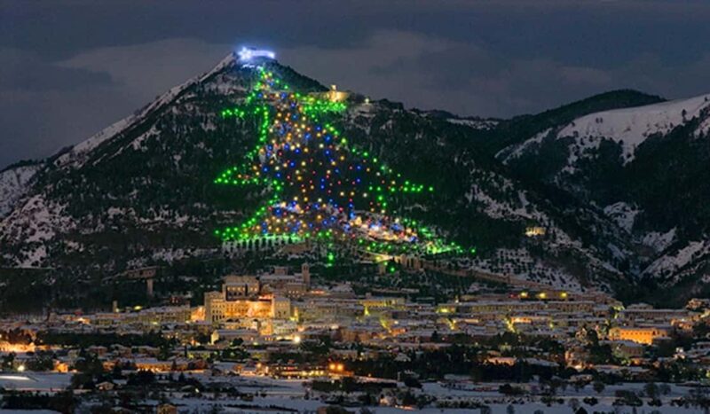 Gubbio: Christmas Train Tour with Audio Guide - Key Points