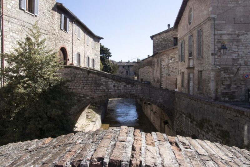 Gubbio: Old Town Guided Walking Tour with Piazza Grande - The Guide’s Role and Tour Pacing