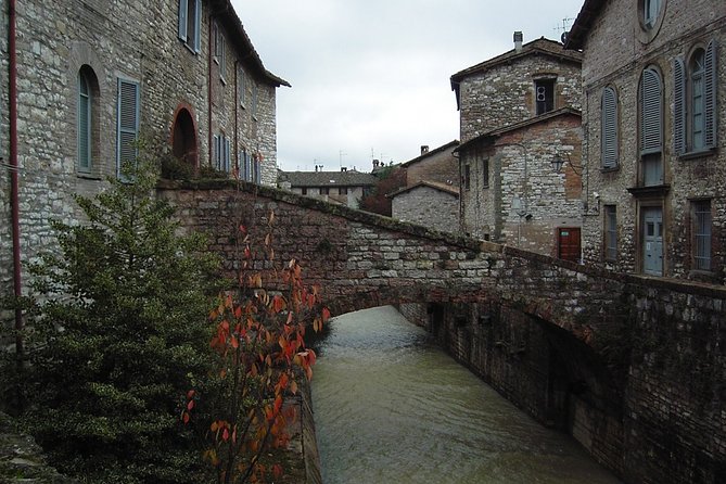 Gubbio: Private walking tour with official guide - Exploring Gubbio’s Medieval Atmosphere