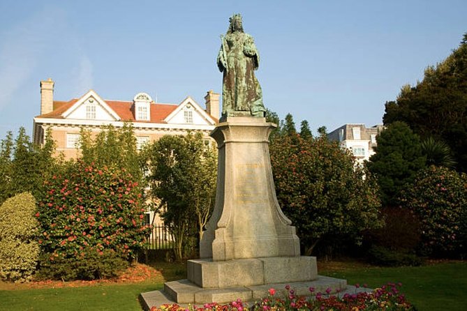 Guernsey Coastal Small Group Tour - The Guide and Vehicle Comfort