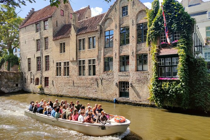 Guided boat trip and walk - Visiting the Gruuthuse Museum and De Halve Maan Brewery