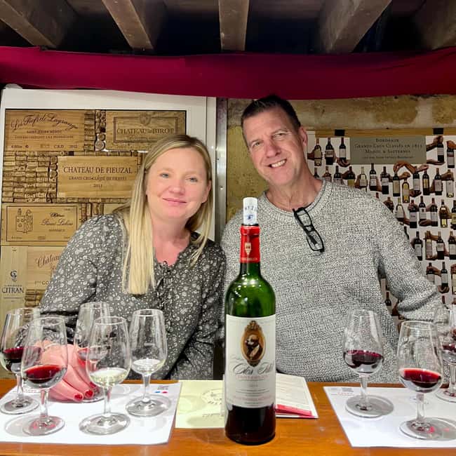 Guided Bordeaux Wine Tasting Class with 6 Wines and pairings - Classroom-Style Tasting with a Personal Touch