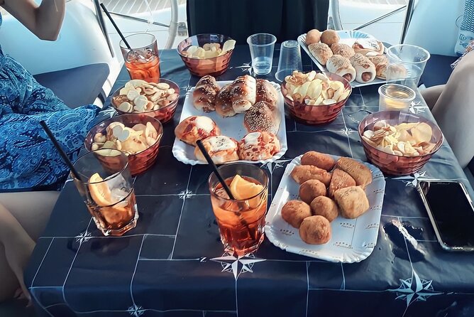 Guided day by boat from Palermo - Swimming and Lunch at Mondello Beach