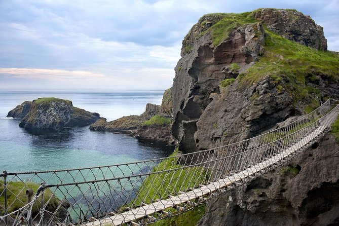 Guided Day Tour: Giant's Causeway from Belfast - The Historic and Picturesque Dunluce Castle