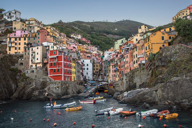 Guided Day Tour on Private Boat to Cinque Terre private boat - Visiting the Five Villages of Cinque Terre