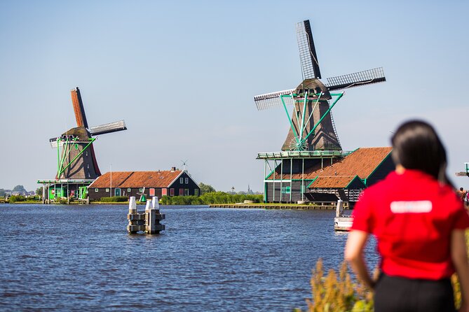Guided Day Trip - Volendam, Zaanse Schans, Marken & Edam - Exploring Edam on a Guided Walking Tour