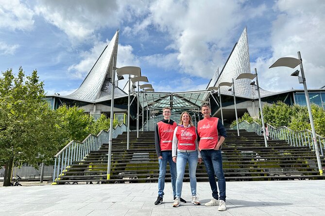 Guided E-kickscooter tour: The big five of Antwerp - Strolling through the Stylish Boulevard and Green Parks