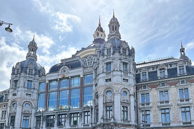 Guided E-kickscooter tour: The big five of Antwerp - Stop at the Shadow of the Citymuseum on the Island District