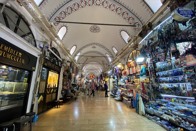 Guided Exclusive Half D.Tour: Blue Mosque, Hagia Sophia, Basilica - Logistics: Meeting Point and Group Size