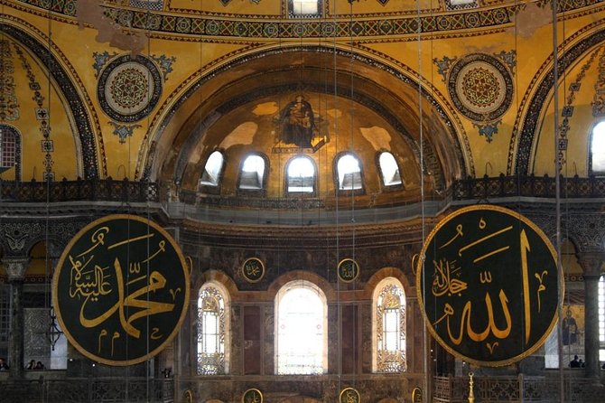 Guided Hagia Sofia, Blue mosque, Basilica Cistern skip lines tour - Inside the UNESCO World Heritage Site: Hagia Sophia’s Architectural Majesty