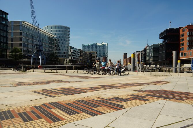 Guided Hamburg City Bike Tour - The Role of the Guide in Making the Tour Special