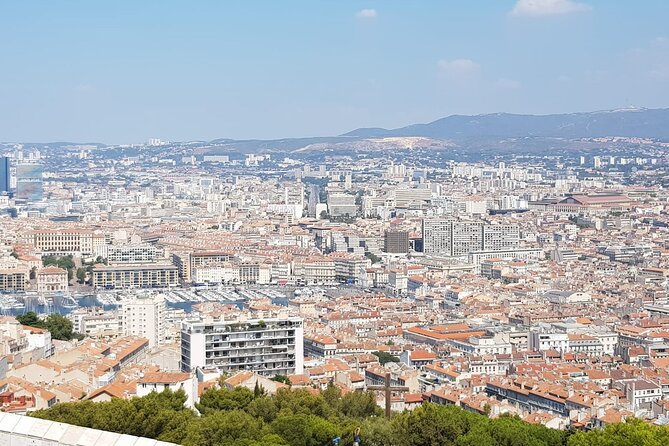 Guided hike in the Calanques National Park - The Guides: Knowledgeable and Passionate