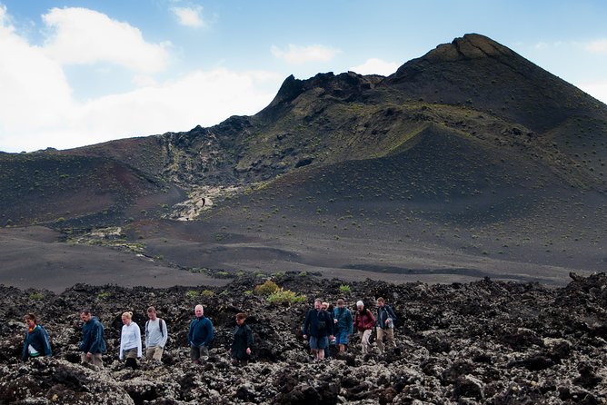 Guided hiking in the Natural Park of Los Volcanes. - Exploring Lanzarotes Volcanic Landscape with Guided Hiking